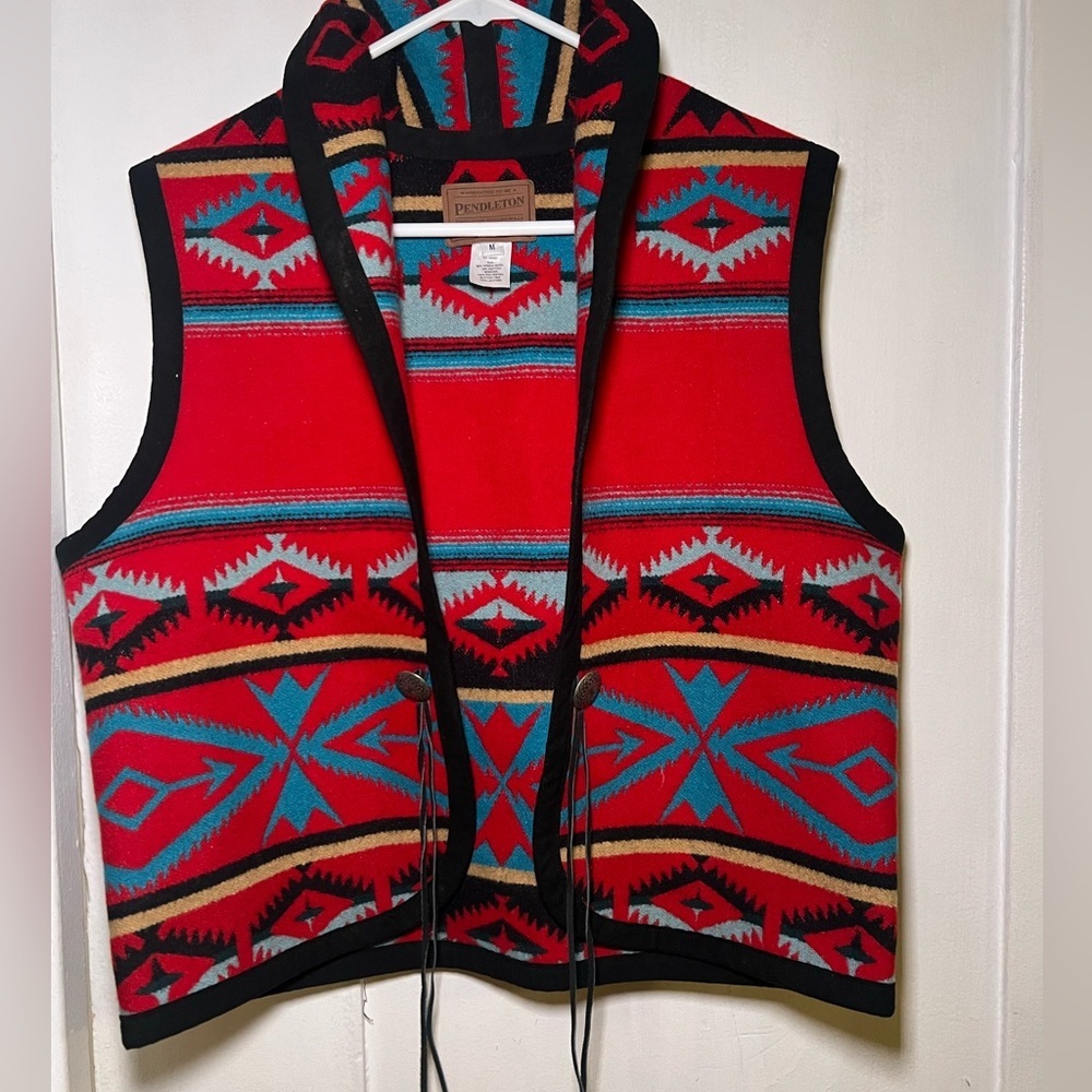 Vintage Pendleton Aztec print vest. SIZE MEDIUM.